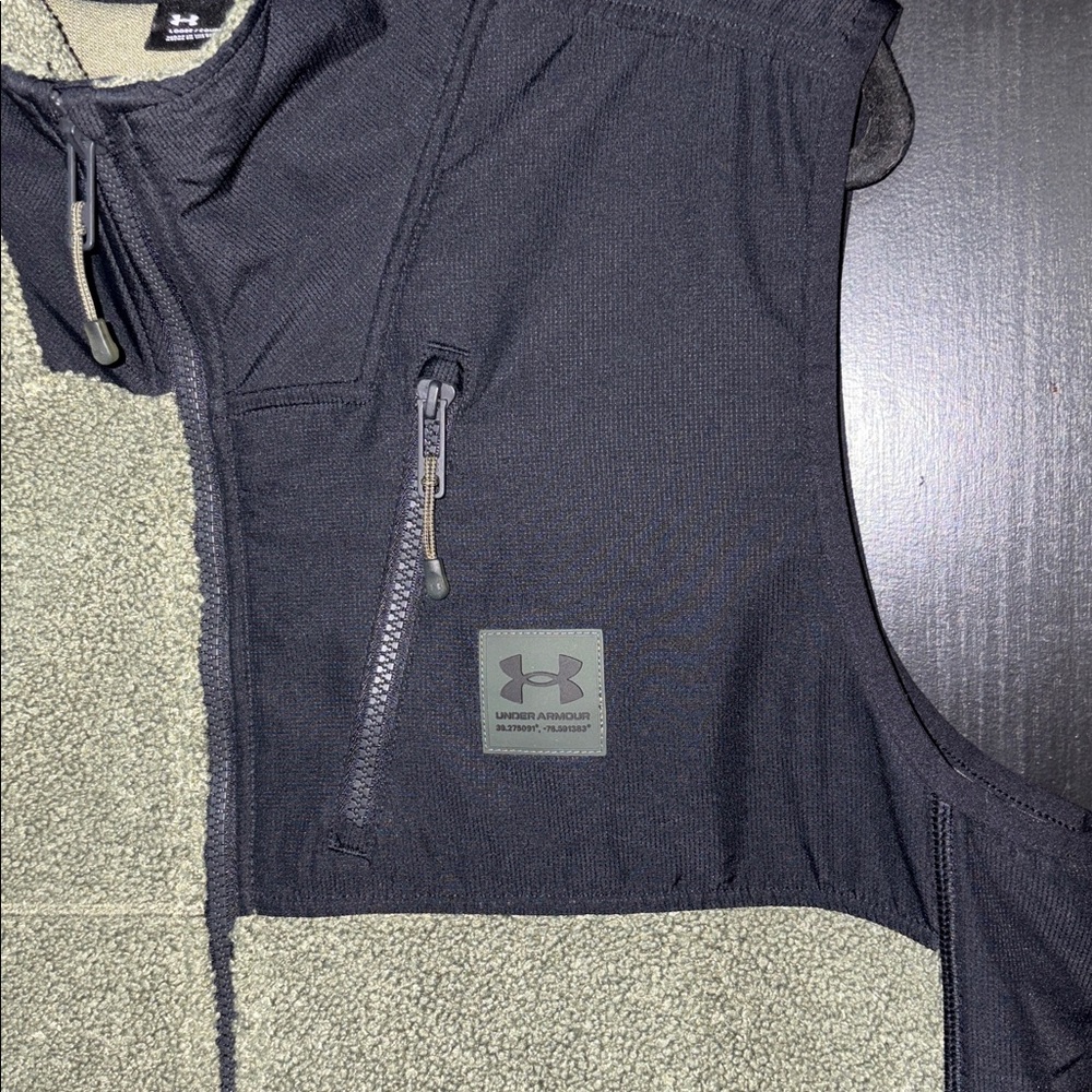 🗻Under Armour Mission Boucle Loose Fit Sherpa Vest. XL - Picture 2 of 14